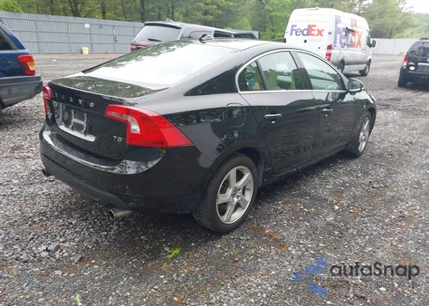 2013 Volvo S60 T5 z USA, uszkodzony, nr VIN YV1612FS5D1218392